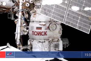 L'equipaggio russo effettua un intervento all'esterno della Stazione spaziale (ANSA)