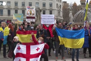 Ucraina, anche a Barcellona la protesta per la pace (ANSA)