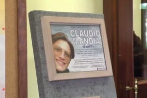 Morto a New York, centinaia per ultimo saluto a Claudio (ANSA)