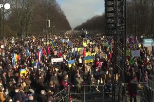 Ucraina, maxi-manifestazione per la pace a Berlino (ANSA)