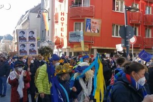 Ucraina, il Carnevale di Colonia diventa una marcia della pace (ANSA)