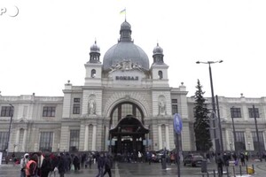 Ucraina, a Leopoli stazione affollata per lasciare la citta' (ANSA)