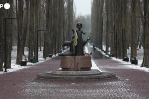 Ucraina, Kiev: il memoriale dell'Olocausto dopo l'attacco russo (ANSA)