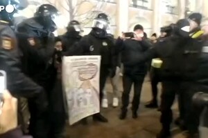 Russia: attivista 77enne protesta contro guerra, arrestata (ANSA)