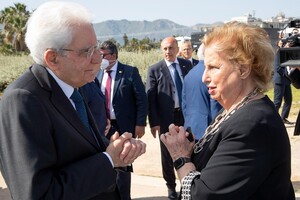 Il presidente Sergio Mattarella con Maria Falcone, sorella del magistrato ucciso dalla mafia e presidente della Fondazione Falcone (ANSA)