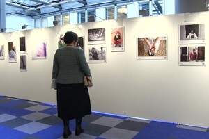 Al Parlamento europeo una mostra fotografica dedicata alle donne e al Covid (ANSA)