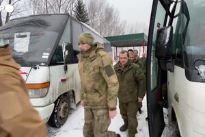 Ucraina, 63 prigionieri di guerra rilasciati tornano in Russia (ANSA)