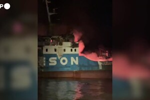 Filippine, incendio su un traghetto: 31 i morti, 3 dei quali bambini (ANSA)