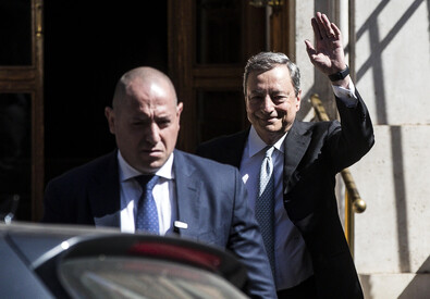 Il presidente del consiglio Draghi esce di casa (foto di Angelo Carconi) (ANSA)