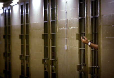 Un detenuto in carcere in una foto di archivio © ANSA