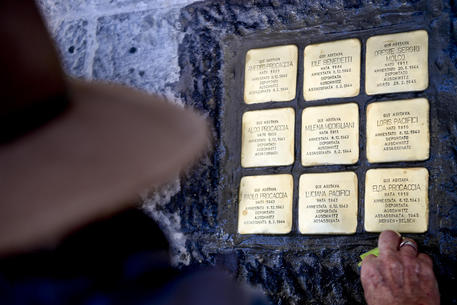 Pietre d'inciampo per vittime dell'Olocausto © 
