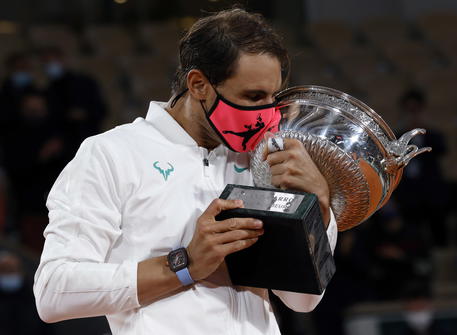 Rafael Nadal trionfa al Roland Garros © EPA