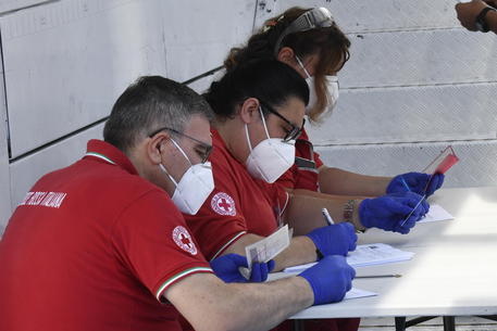 Volontari della Croce Rossa © ANSA