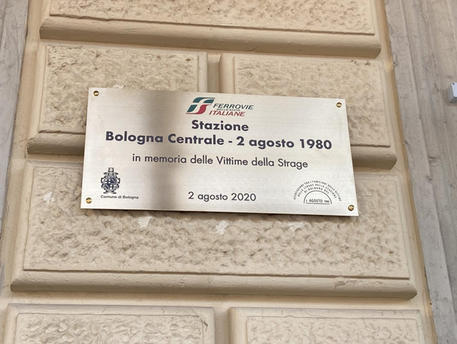 Strage Bologna: la stazione intitolata alla memoria delle vittime (Foto: Sara Ferrari) © ANSA