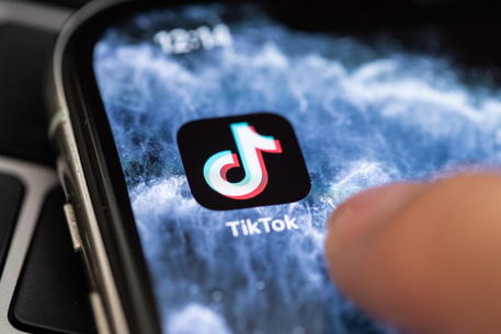 US to block downloads of TikTok, WeChat © EPA