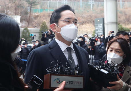 Lee Jae-yong al suo arrivo in tribunale © EPA