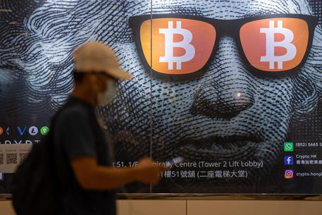 Bitcoin vola a 66.000 dollari © EPA