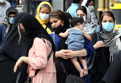 Donne e bambini a Teheran © EPA