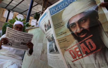 La notizia della morte di Osama bin Laden nel 2011 © EPA