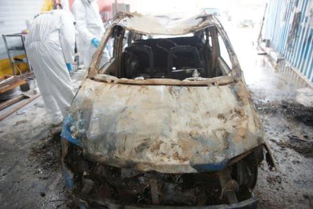 Cadavere in auto bruciata © ANSA