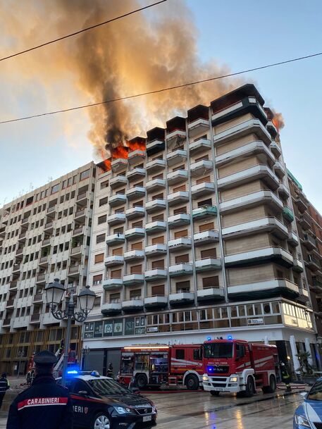 Incendio in un appartamento a Taranto © ANSA