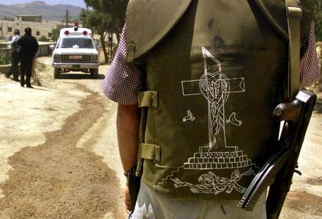 Un membro dell'ex milizia libanese filo-israeliana 'Esercito del sud del Libano' (Esl) durante la guerra civile (foto d'archivio) © ANSA