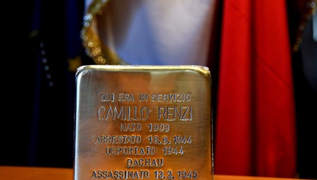Giorno Memoria, pietra d'inciampo per il commissario Renzi (ANSA)