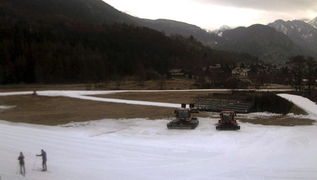 Clima, mai così poca neve in Valle d'Aosta negli ultimi 20 anni (Brusson nella foto) (ANSA)