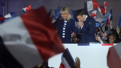 Emmanuel e Brigitte Macron (ANSA)