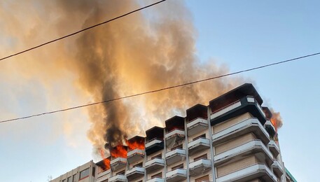 Incendio in un appartamento a Taranto (ANSA)