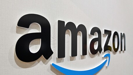 Amazon tratta offerta servizi telefonia mobile a clienti Prime (ANSA)