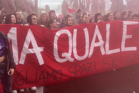 Roma, gli studenti in piazza contro il governo Meloni e l'idea di 'merito'