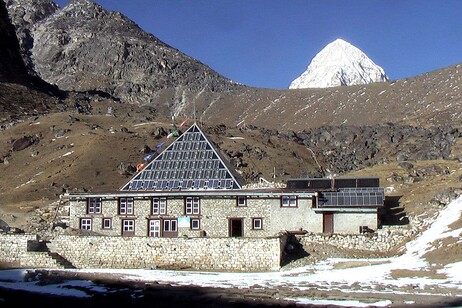 Il laboratorio Piramide del Cnr, sull'Himalaya (fonte: Rick McCharles, da Wikipedia)