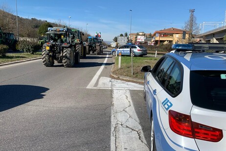 La protesta degli agricoltori a Orvieto in una foto della polizia stradale