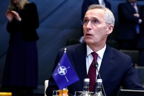 Stoltenberg: "Espulse sospette spie russe dalla Nato"