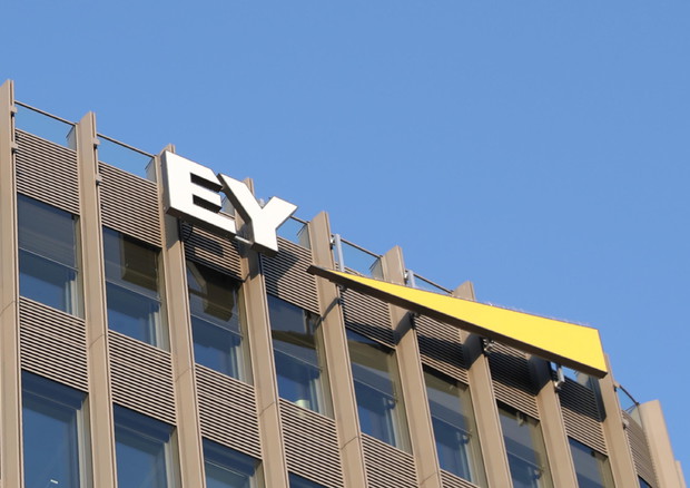 EY faces lawsuits and business losses © EPA