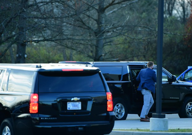 L'arrivo in ospedale di Joe Biden (foto: AFP)
