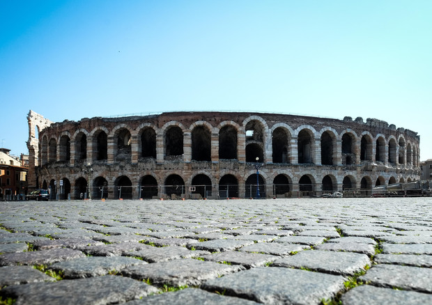 67 colonne per l'Arena, a Verona 'en-plein' di aziende © ANSA