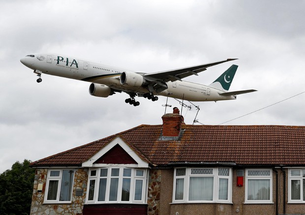 Un decollo da Londra © AFP