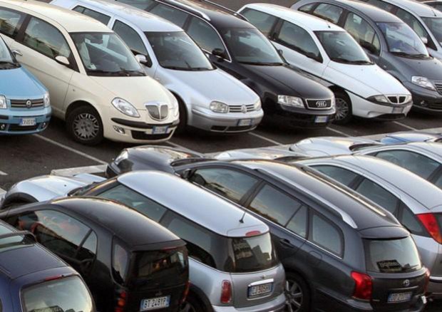 Auto: compravendita usati genera 11,9 miliardi, bene online © ANSA