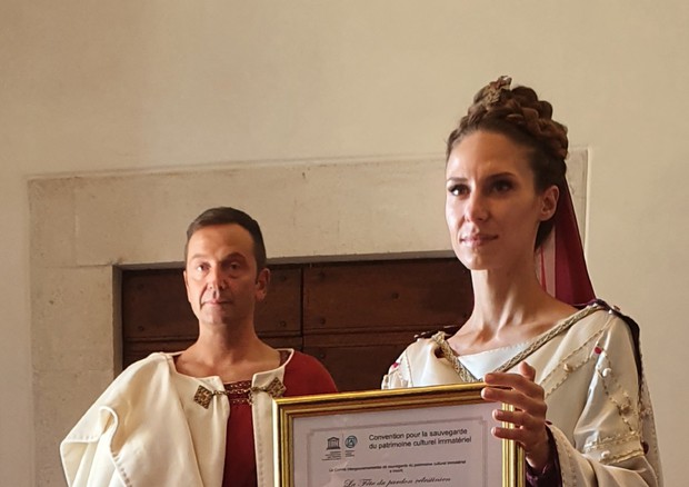 La Dama della Bolla con il certificato Unesco © ANSA