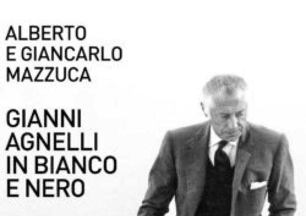 La copertina di Gianni Agnelli in bianco e nero © ANSA