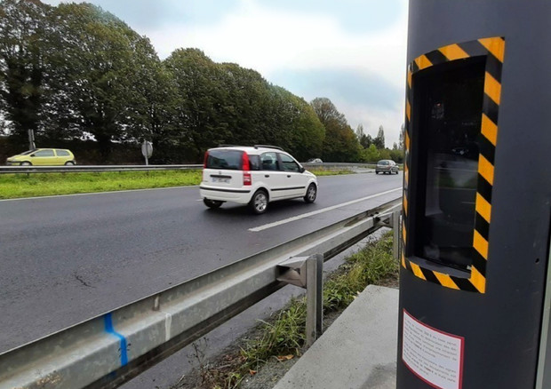 Francia, severi controlli velocità rafforzata confisca auto © ANSA