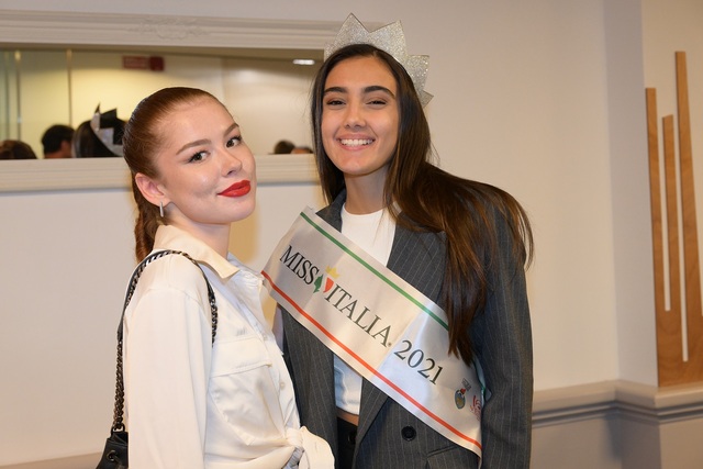 Miss Italia Zeudi Di Palma con la modella russa РИТА  © 