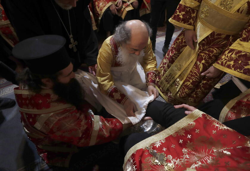 Washing of the Feet ceremony on Orthodox Maundy Thursday in Jerusalem © ANSA/EPA