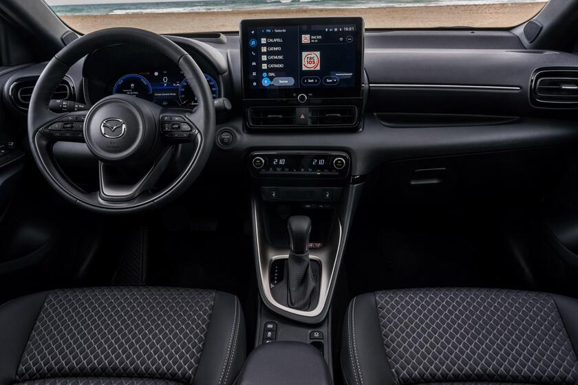 Mazda 2 Hybrid 2024 si aggiorna con stile © ANSA/Web