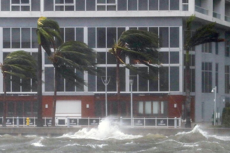 L 'uragano Irma a Miami nel 2018 © ANSA/EPA