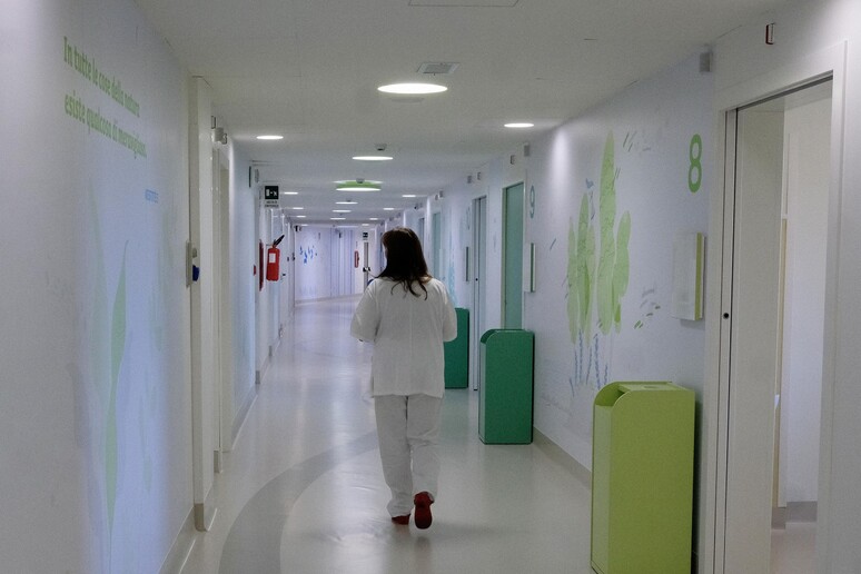 Corsia dell 'Ospedale Infantile Regina Margherita di Torino in una foto di archivio - RIPRODUZIONE RISERVATA