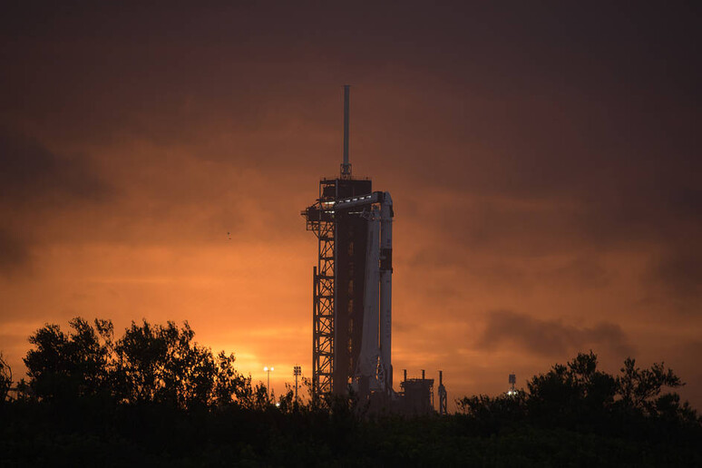 La capsula Crew Dragon pronta al lancio sul razzo Falcon 9, nella rampa 39/A del Kennedy Space Center (fonte: NASA) - RIPRODUZIONE RISERVATA