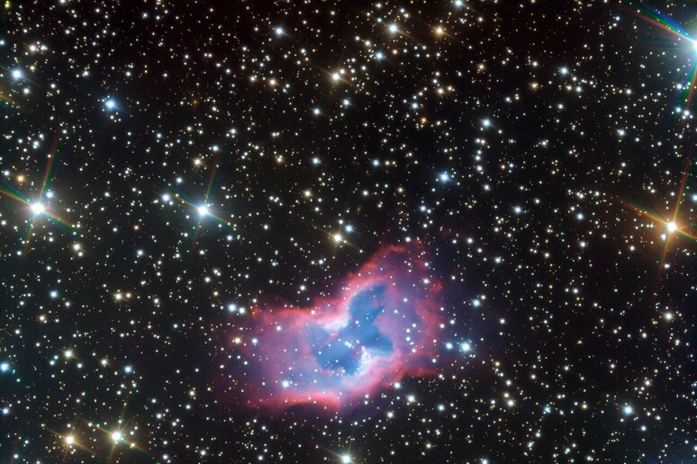 La nebulosa planetaria NGC 2899 a forma di fafalla fotografata dall 'Eso (fonte: ESO) - RIPRODUZIONE RISERVATA